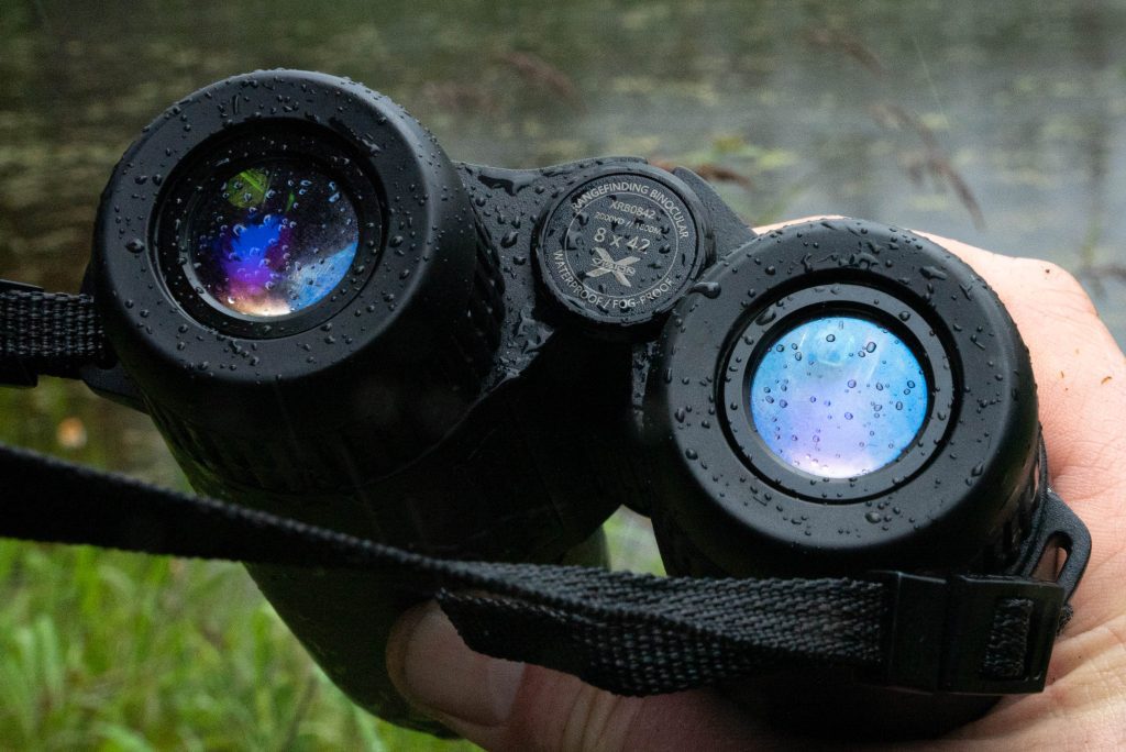 Rangefinding binoculars detail