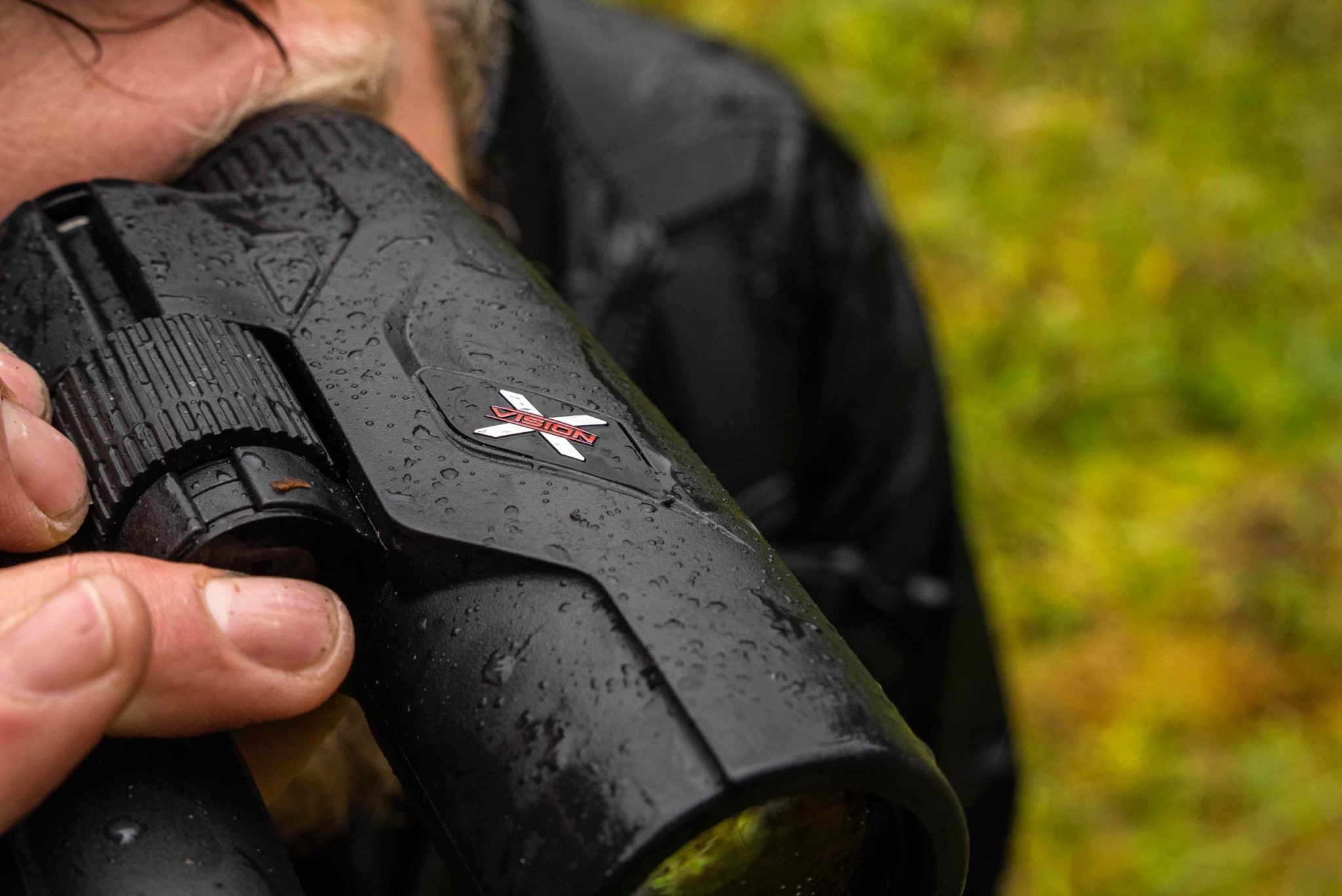 rangefinding binoculars in rain